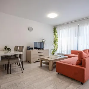  Apartmán Spacious Terrace With Free Private Parking