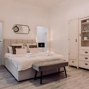  Apartment Wenceslas Square / Main Station - New Studio*****
